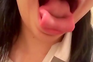 Japanese girl @kamititisokuhou showing crazy tongue skills