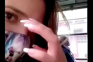 Colombiana caliente en bus