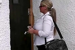 Ponytailed blonde bbw rides customer's cock