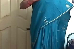 बड़े बड़े काले चूचे वाली लड़की ऑनलाइन दोस्त के सामने