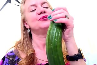 EuropeMaturE One Mature Her Cucumber and Her Toy