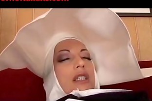 NUN ITALIAN THREESOME - Suore italiane in calore - suora italy 7 min
