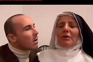 The Italian nun slut does blowjob  - Il pompino della suora italiana milf 6 min