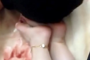 ساق پام رو لیس بزن، لای انگشتام رو لیس بزن (لیسیدن پاهای میسترس روژین با جوراب مچی توسط برده اش) 8 min
