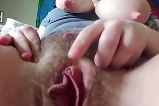 Mature babe is rubbing her hairy pussy at home 8 min