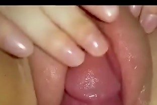 Rozando el coño de mi hermana 3 min