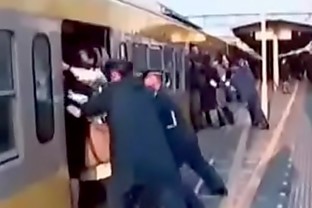 Japanese train 16 min