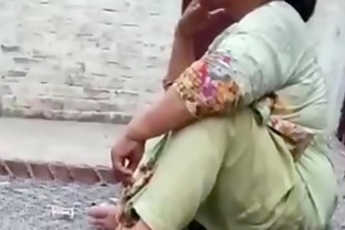Desi Hot Pakistani Aunty Weed Smoking