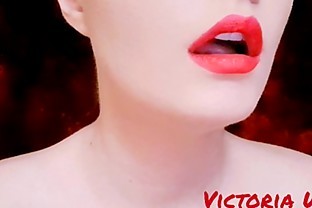 Victoria Wet play with lips