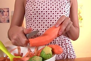 Girls Out West - Amateur orgasm with a cucumber