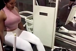 Indian hottie showing off her onion booty