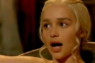 Emilia Clarke Game of Thrones S03 E08