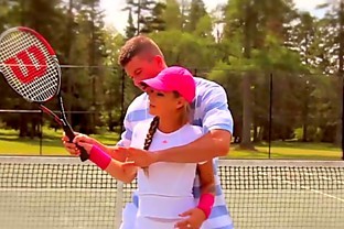 Baise Torride au Tennis