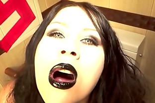 Beautiful Slut and squirt and prolapse!