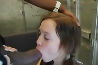 disfrutando del helado del negro