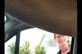 exhibitionist receives help proposal from a passerby and cum in front of her