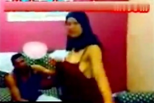 Pour reluquer sous la jupe d’une garce de 18 ans ou pour - sexe66.com