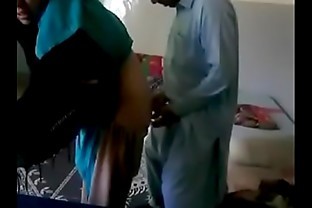 लड़की को सलवार में खड़े खड़े चोदा