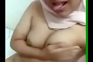 Jilbab Cantik Sange di Toilet full
