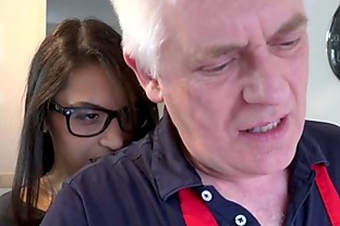 Geeky teen Carolina fuck old dude Nick