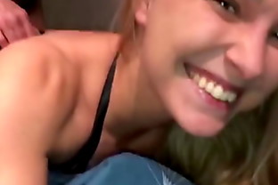 kech wenst iedereen sterkte in corona tijden terwijl ze zichzelf filmt