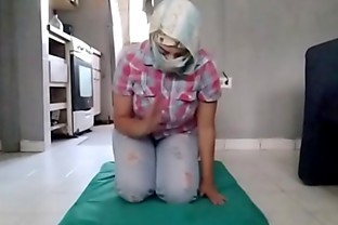 Real Mom In Hijab And Jeans Praying And Then Masturbating Her Creamy Squirting Pussy To Orgasm
