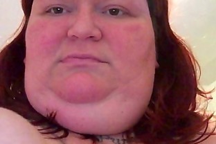 Amature chubby Jessie masturbates hairy pussy with vibrator